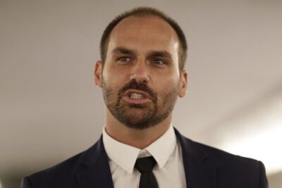 Aliados cogitam manobra jurídica para manter Eduardo Bolsonaro com foro privilegiado