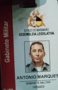 Pânico na cidade: Assaltantes fortemente armados metem bala e matam policia dentro de um ônibus…