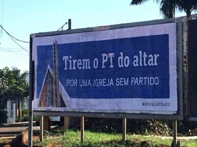 Católicos protestam na igreja e pedem para que os bispos tirem o PT do altar de Jesus Cristo…