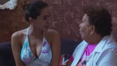 Fã idosa de Anitta processa a cantora por danos morais