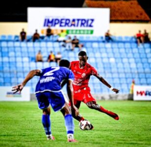 Após atraso no jogo, Imperatriz fica no 0 a 0 com o Tuntum e assume a liderança do Estadual