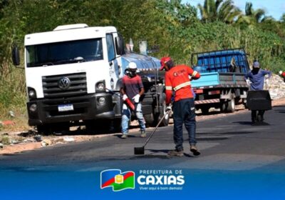Cuidado com a cidade!!! Operação Tapa-Buracos é realizada na Avenida Central em Caxias
