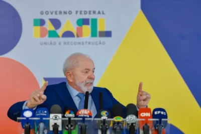 Lula diz que Congresso tem que regulamentar redes sociais e, se não for o caso, será o STF