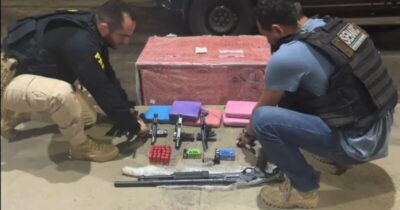 Passageiro de ônibus é preso com armas, munições e maconha na BR-135