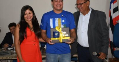 Felipe Camarão recebe Título de Cidadão Bacelarense e participa da entrega de creche em Duque Bacelar