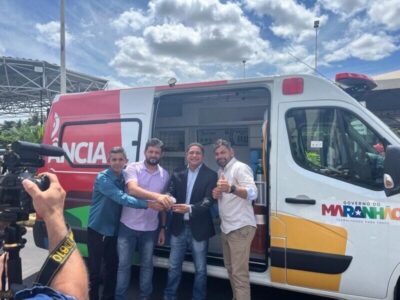 Chama a prefeitura que ela faz:  Centro Novo recebe nova ambulância para atendimento de urgência  emergência