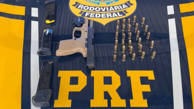 PRF apreende arma de fogo de uso restrito e munições durante fiscalização
