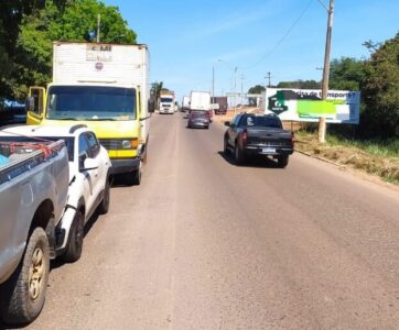 Caminhoneiro embriagado provoca engavetamento na BR-222, em Açailândia
