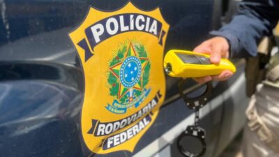 Motorista embriagado é preso após ultrapassagem proibida, em Santa Rita