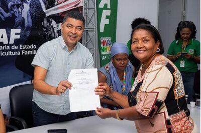 SAF assina contratos do Programa de Compras da Agricultura Familiar