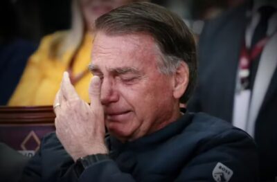 Bolsonaro chora e Michelle discursa sobre dias difíceis para o marido