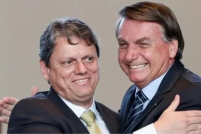 Bolsonaro defende Tarcísio de críticas e diz que pretende retomar atividades na semana que vem