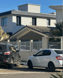Polícia Federal apreende 14 mil dólares na residência de Bolsonaro