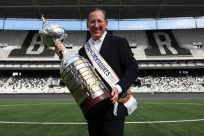 Textor renuncia ao comando do Lyon e focará sua atenção no Botafogo