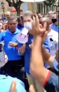 Veja no vídeo o momento que o prefeito de São Luís é aplaudido pelos motoristas de ônibus em frente da Prefeitura de SL