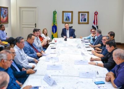 Governador Carlos Brandão atinge a marca de 100 prefeitas e prefeitos atendidos este ano