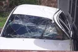 Veículo da Saúde segue abandonado, escondido e sem explicações em Cedral-MA
