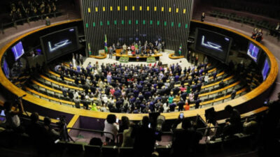 Eleição na Câmara: 14 partidos e federações protocolam bloco único, com PT e PL, em apoio a Lira