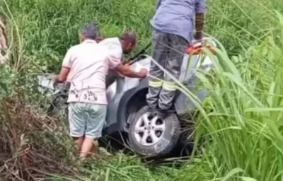 Motorista morre após picape sair da pista na BR-316; três ficaram feridos