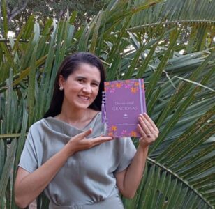 “Graciosas”: um devocional para mulheres que desejam refletir a essência de Cristo