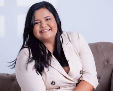 Hoje é dia de celebrar a vida e a dedicação de Denise Barroso, uma profissional extraordinária!