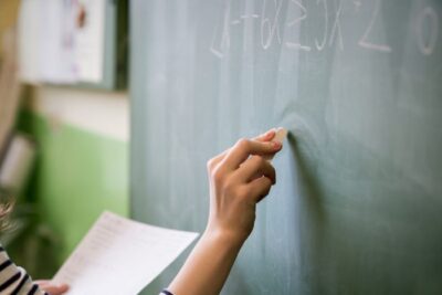 Lei garante a professores plano de carreira e jornada reduzida