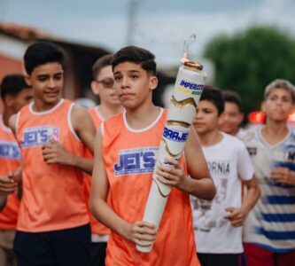Condução da Tocha Olímpica marca o início da temporada dos Jogos Escolares