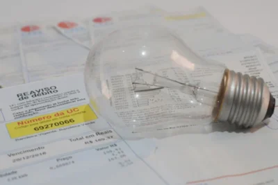 Governo aprova isenção na conta de luz para famílias de baixa renda