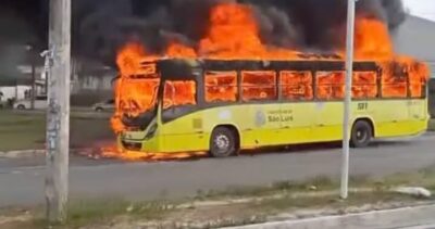 Ônibus pega fogo na Forquilha, em São Luís