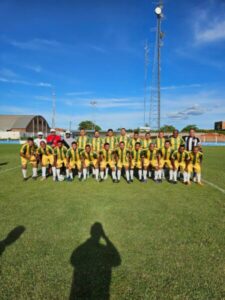 Fora de casa, Seleção Parnaramense vence de virada com hat-trick de Toin e golaço de Alexandre na estreia do técnico Culli