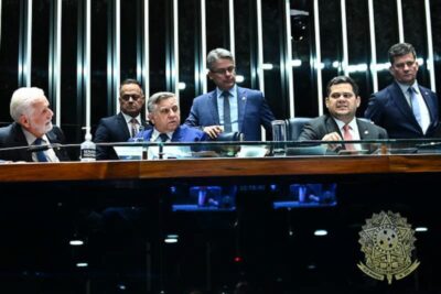 O Senado aprova projeto que autoriza reação a possíveis sanções comerciais impostas por outros países