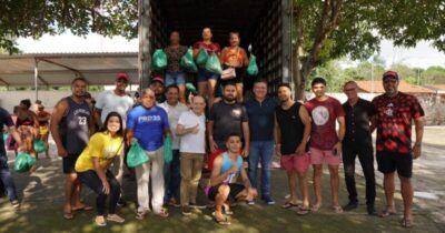 Dudu Diniz entrega pescado em vários bairros de São José de Ribamar