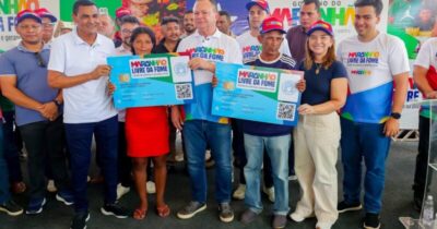 Iracema Vale participa da entrega de cartões do programa ‘Maranhão Livre da Fome’ em Urbano Santos