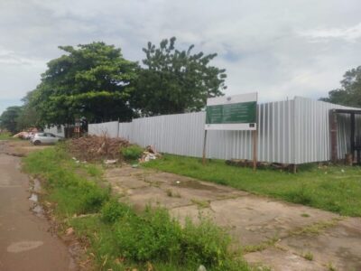 Prefeito André quer o terreno de volta: Embargo da nova sede da Defensoria Pública em Pinheiro gera polêmica