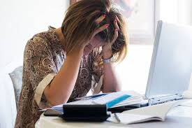 O peso das dívidas: como o endividamento prolongado afeta a saúde mental dos maranhenses