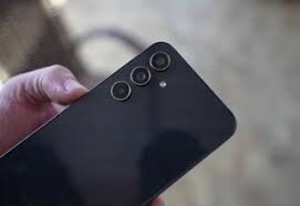 Top 5 celulares intermediários até R$ 2.000 para 2025: desempenho, câmeras e custo-benefício