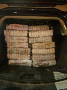 PRF prende dois homens com 240 tabletes de pasta base de cocaína na BR-135, em São Luís