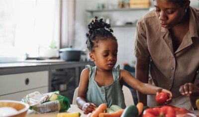 Desafio olímpico das férias: mães e filhos em busca do lanche perfeito