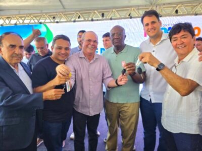 Governador Brandão entrega ambulâncias e viaturas de polícia para municípios, com presença do deputado Hildo Rocha