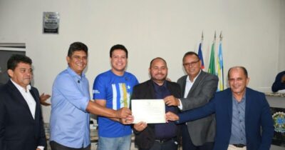 Felipe Camarão recebe Título de Cidadão Bacelarense e participa da entrega de creche em Duque Bacelar