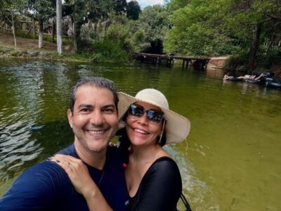 Eduardo Braide visita Barreirinhas e aproveita balneários com a família