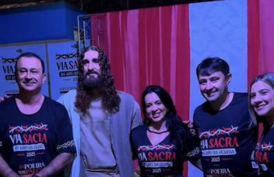 Audreia Noleto e Marcus Brandão prestigiam espetáculo Via Sacra no Anjo da Guarda