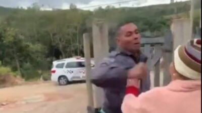 VÍDEO: PM agride idosa de 70 anos com soco na cara; veja