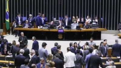 Sua conta de luz vai subir: Congresso derruba veto de Lula e favorece empresários do setor elétrico