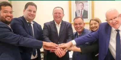 Brandão recebe deputados empossados na Assembleia