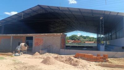 Obra de Reforma e Ampliação da Quadra de Esportes do Bairro Redenção Segue a Todo Vapor com 70% Concluída