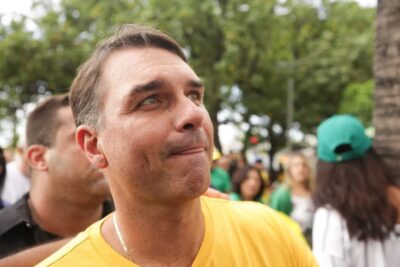 Após operação contra o pai, Flávio pede que Trump suspenda tarifaço