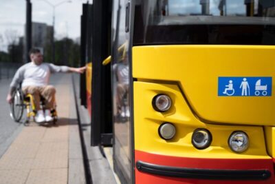 Justiça determina instalação ou conserto de elevadores de acessibilidade em ônibus