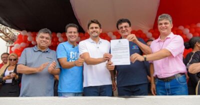 Felipe Camarão participa dos 129 anos de Codó e garante mil moradias para a população