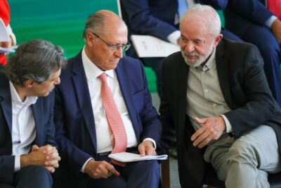 Governo vai trabalhar para reverter taxação dos EUA, diz Alckmin